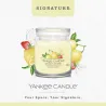 Yankee Candle Signature Medium Iced Berry Lemonade, Średnia Świeca Sojowa z Dwoma Knotami, 368g