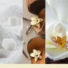 Yankee Candle Signature - Świeca średnia VANILLA FLURRIES
