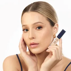 Claresa CARE ALL DAY Korektor-serum z naturalnym wykończeniem - 1W Light Warm 7ml