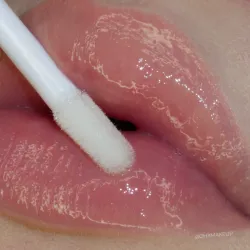 Claresa Błyszczyk do ust GLOSS IS MY BOSS 01 bossy - 5 ml