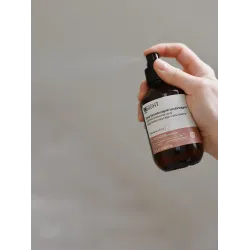 INSIGHT ELASTI‑CURL LIGHT HOLD FIXATIVE— Lekko utrwalający spray do stylizacji włosów kręconych 150 ml